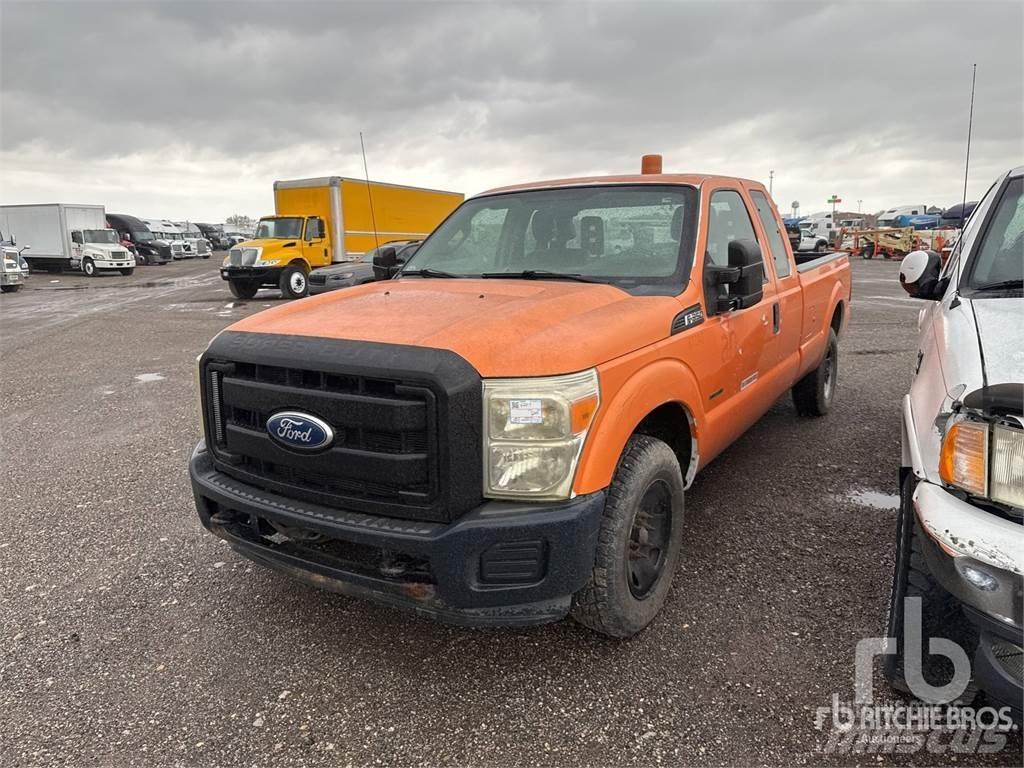 Ford F-350 Kis teherszállító/Platós kocsi