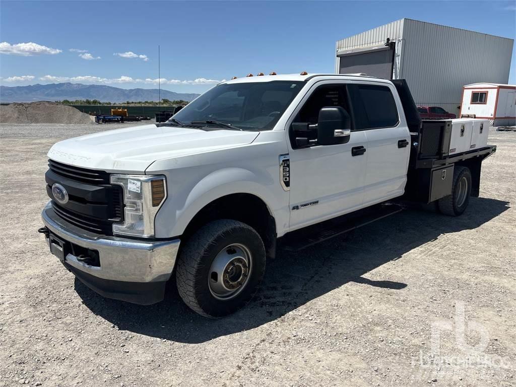 Ford F-350 Kis teherszállító/Platós kocsi