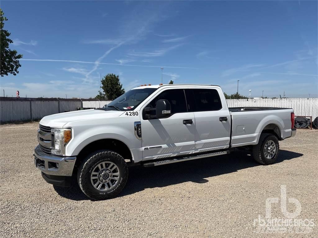 Ford F-350 Kis teherszállító/Platós kocsi
