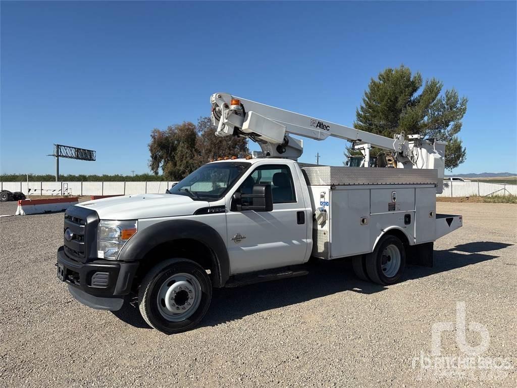 Ford F-450 Pótkocsira szerelt emelők és állványok