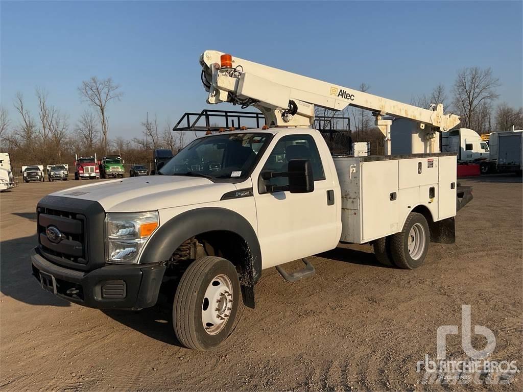 Ford F-450 Pótkocsira szerelt emelők és állványok