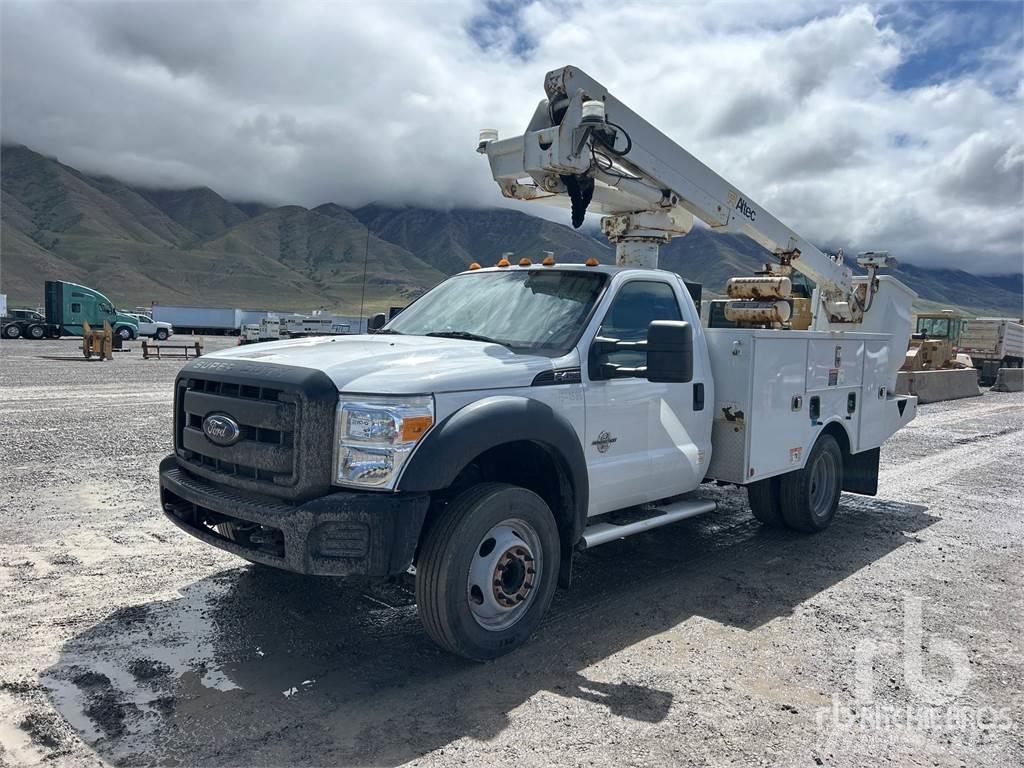Ford F-450 Pótkocsira szerelt emelők és állványok