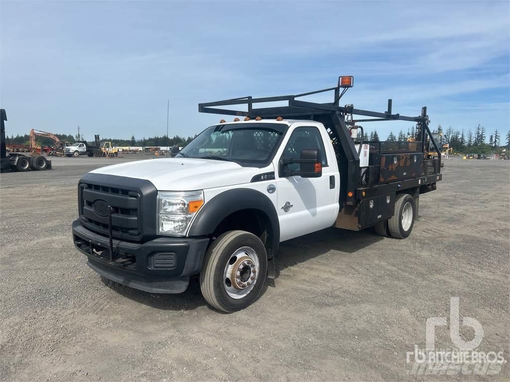 Ford F-550 Platós / Ponyvás teherautók
