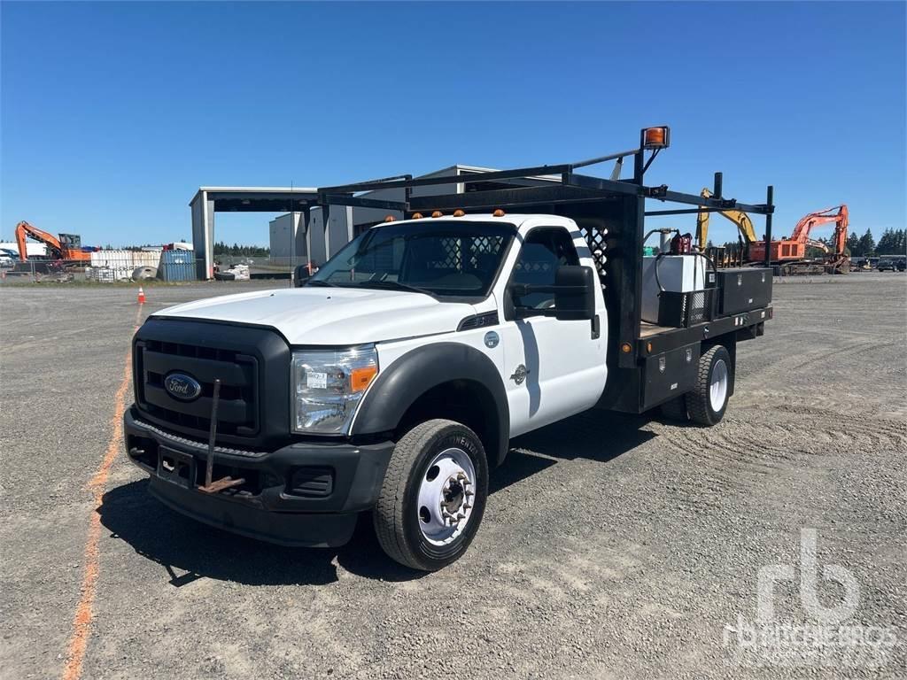 Ford F-550 Platós / Ponyvás teherautók