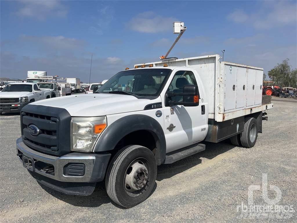 Ford F-550 Platós / Ponyvás teherautók