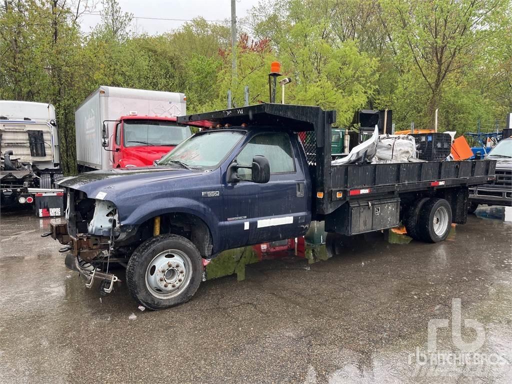 Ford F-550 Platós / Ponyvás teherautók