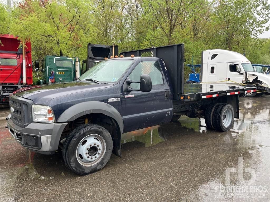 Ford F-550 Platós / Ponyvás teherautók