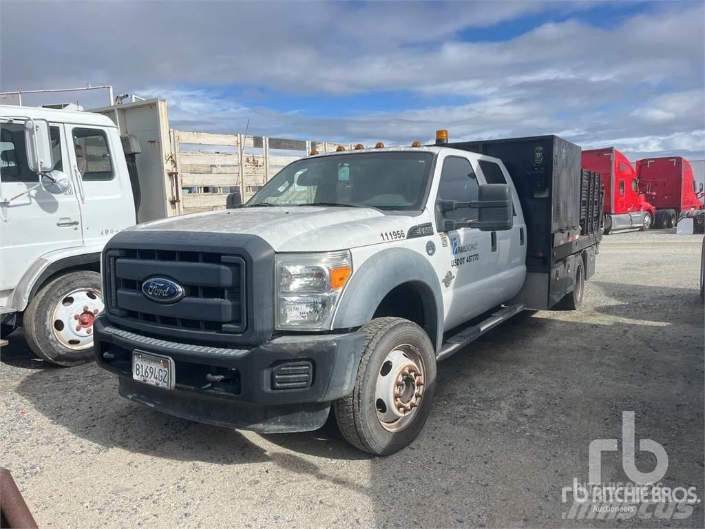 Ford F-550 Platós / Ponyvás teherautók