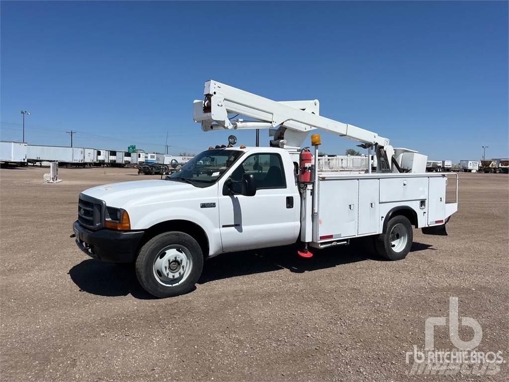 Ford F-550 Pótkocsira szerelt emelők és állványok