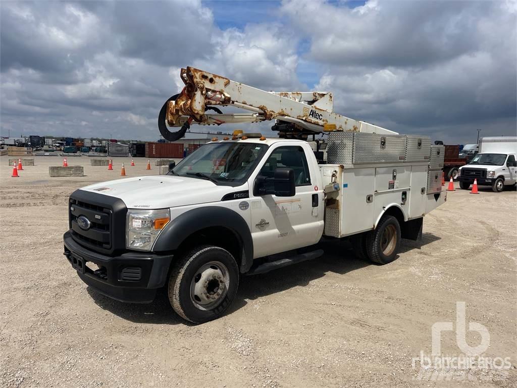 Ford F-550 Pótkocsira szerelt emelők és állványok
