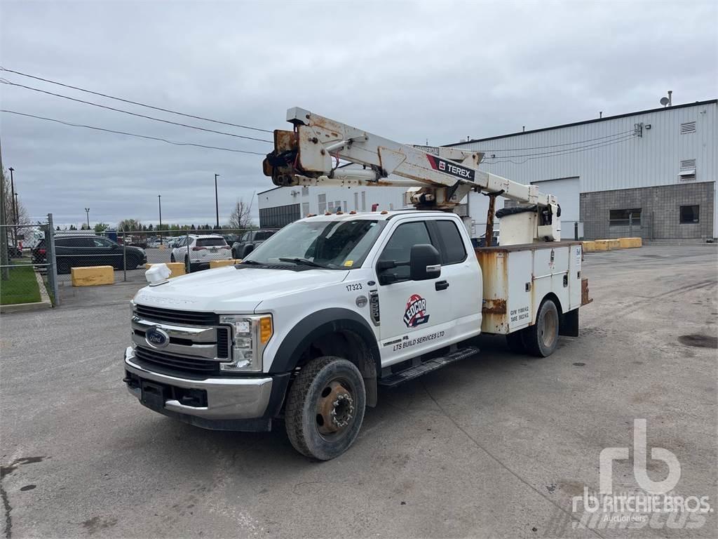 Ford F-550 Pótkocsira szerelt emelők és állványok