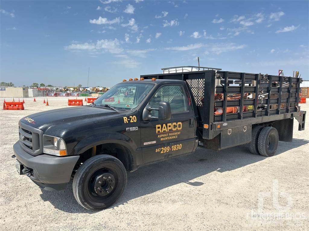 Ford F-550 Platós / Ponyvás teherautók