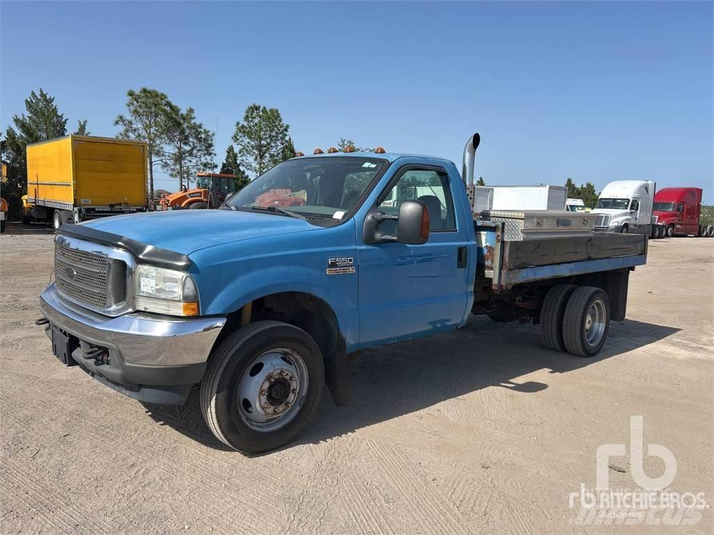 Ford F-550 Platós / Ponyvás teherautók