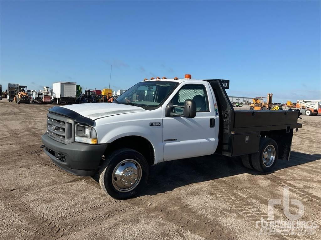 Ford F-550 Platós / Ponyvás teherautók