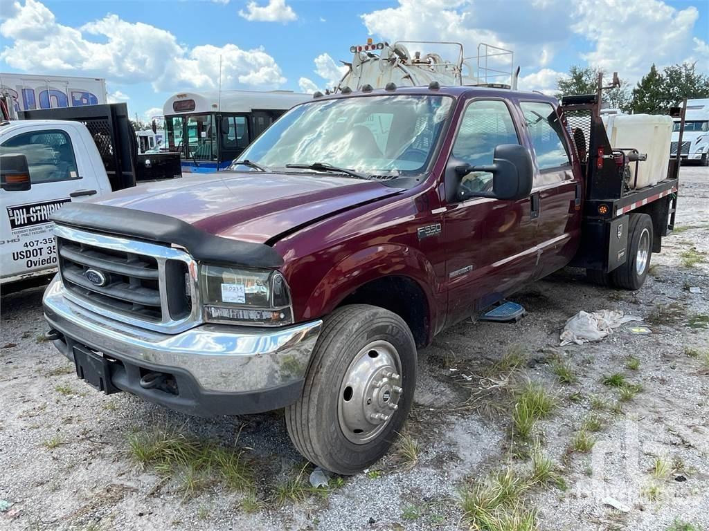Ford F-550 Platós / Ponyvás teherautók