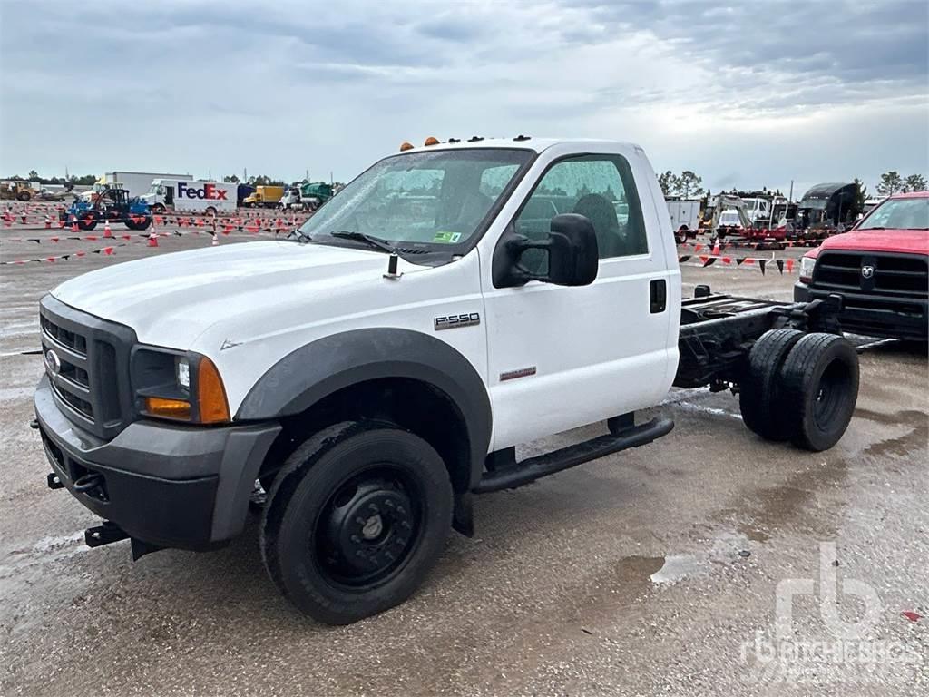 Ford F-550 XL Fülkés alváz