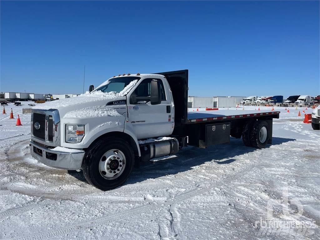 Ford F-750 Platós / Ponyvás teherautók