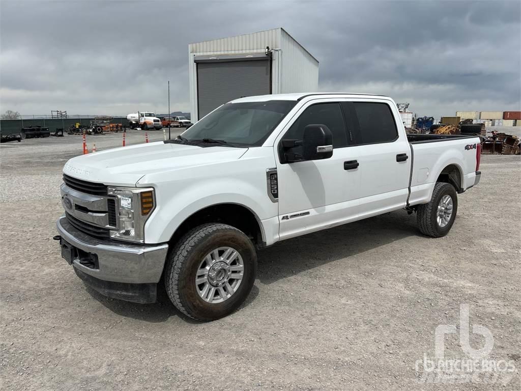 Ford F250 XLT Kis teherszállító/Platós kocsi