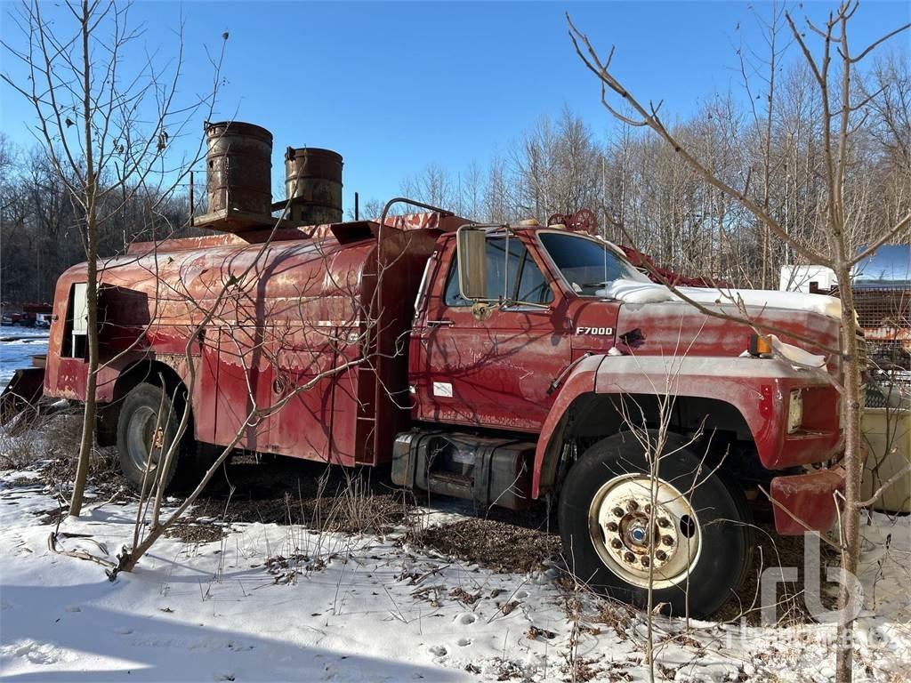 Ford F7000 Tartályos teherautók