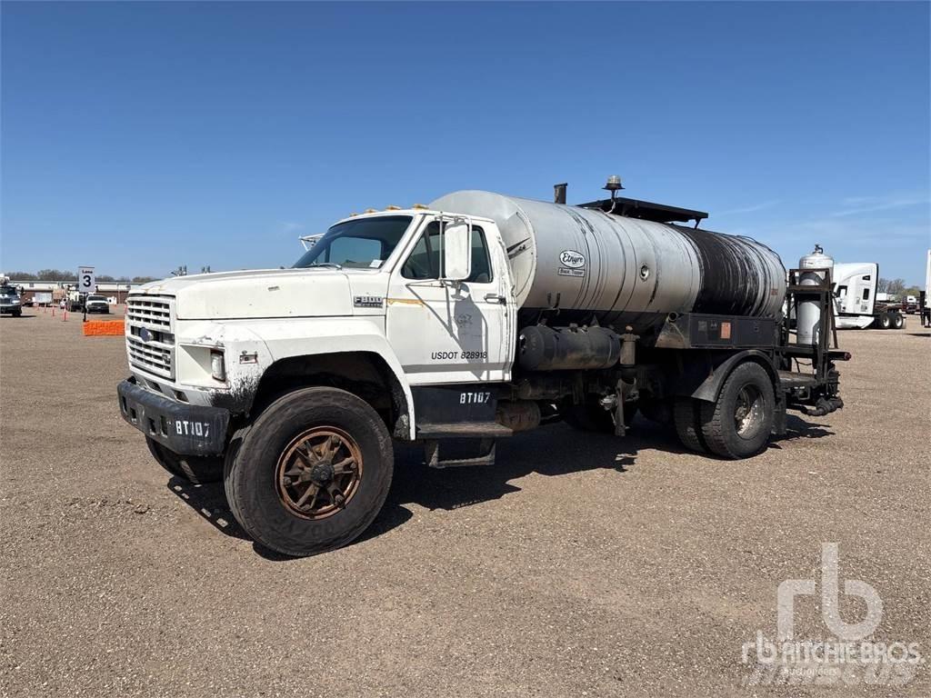 Ford F800 Bitumenszórók