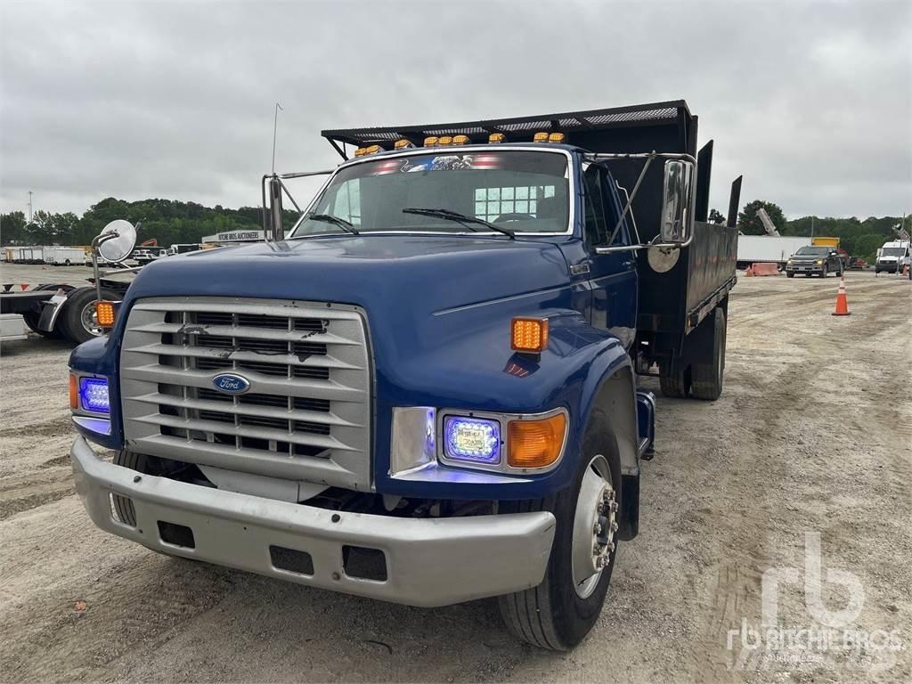 Ford F800 Platós / Ponyvás teherautók