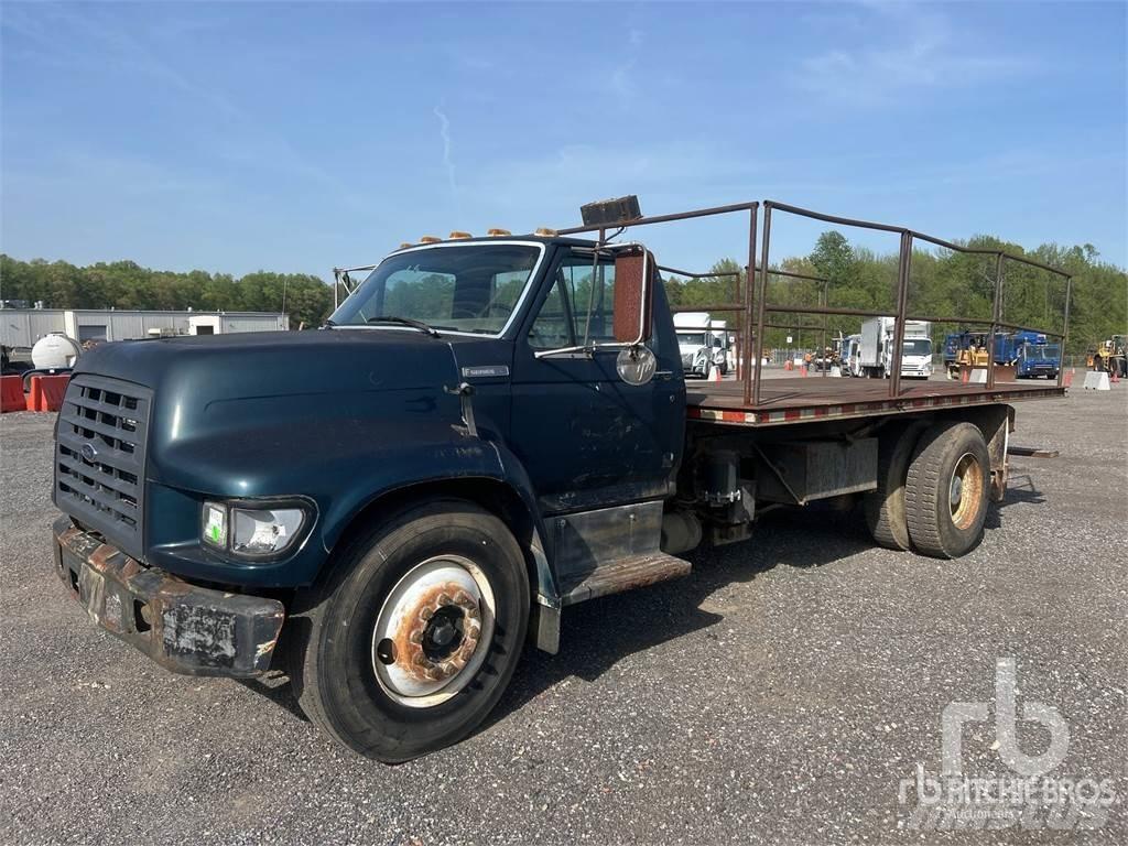 Ford F800 Platós / Ponyvás teherautók