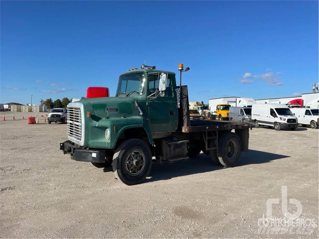 Ford LS800F Platós / Ponyvás teherautók