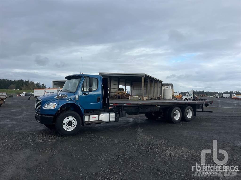 Freightliner M2 Platós / Ponyvás teherautók