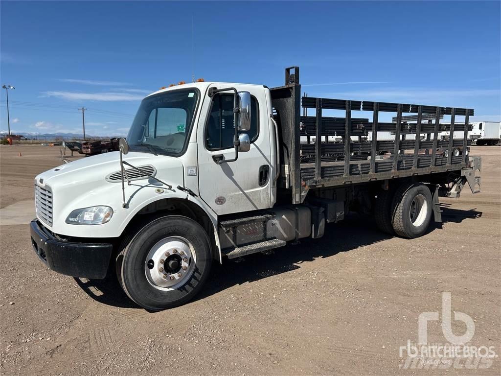 Freightliner M2 Platós / Ponyvás teherautók