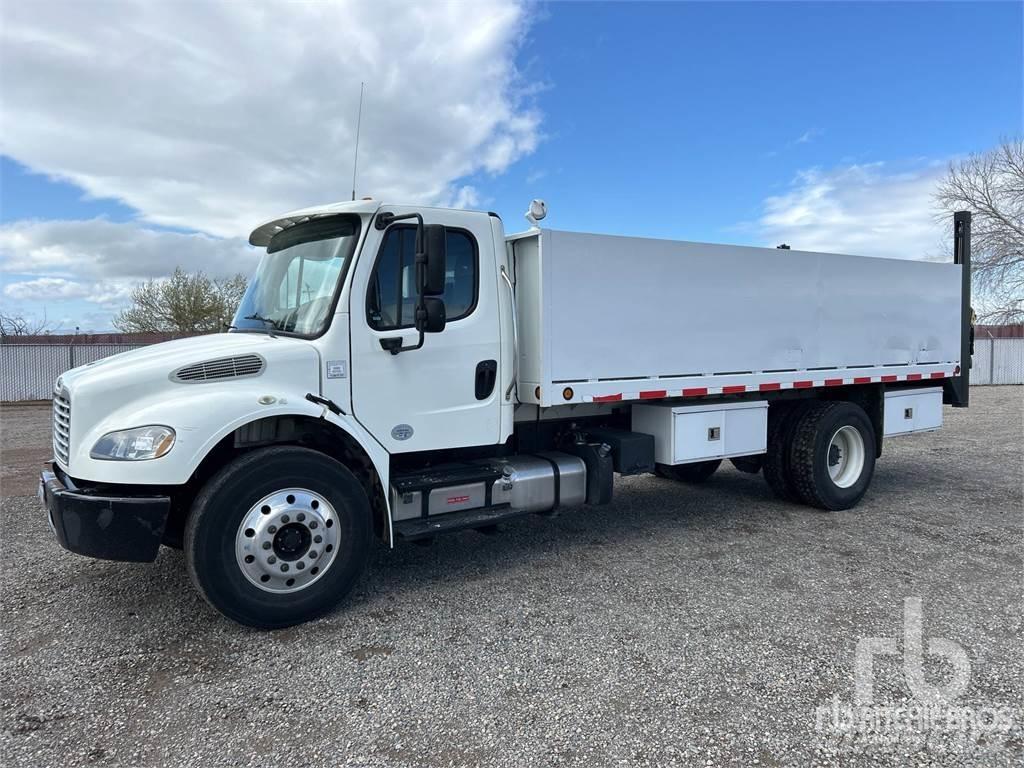 Freightliner M2 Platós / Ponyvás teherautók