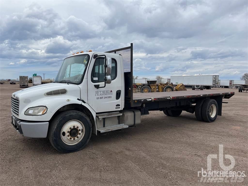 Freightliner M2 Platós / Ponyvás teherautók
