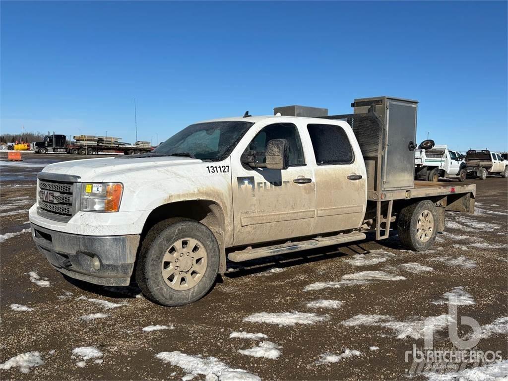 GMC C3500HD Platós / Ponyvás teherautók