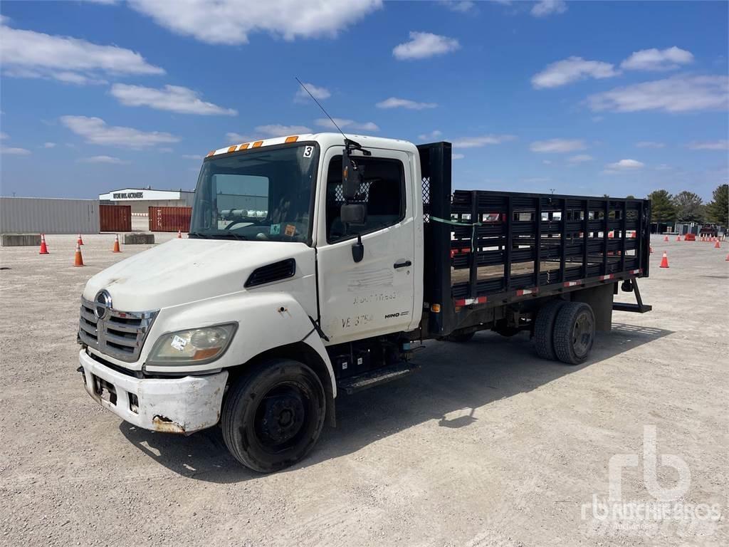 Hino 165 Platós / Ponyvás teherautók