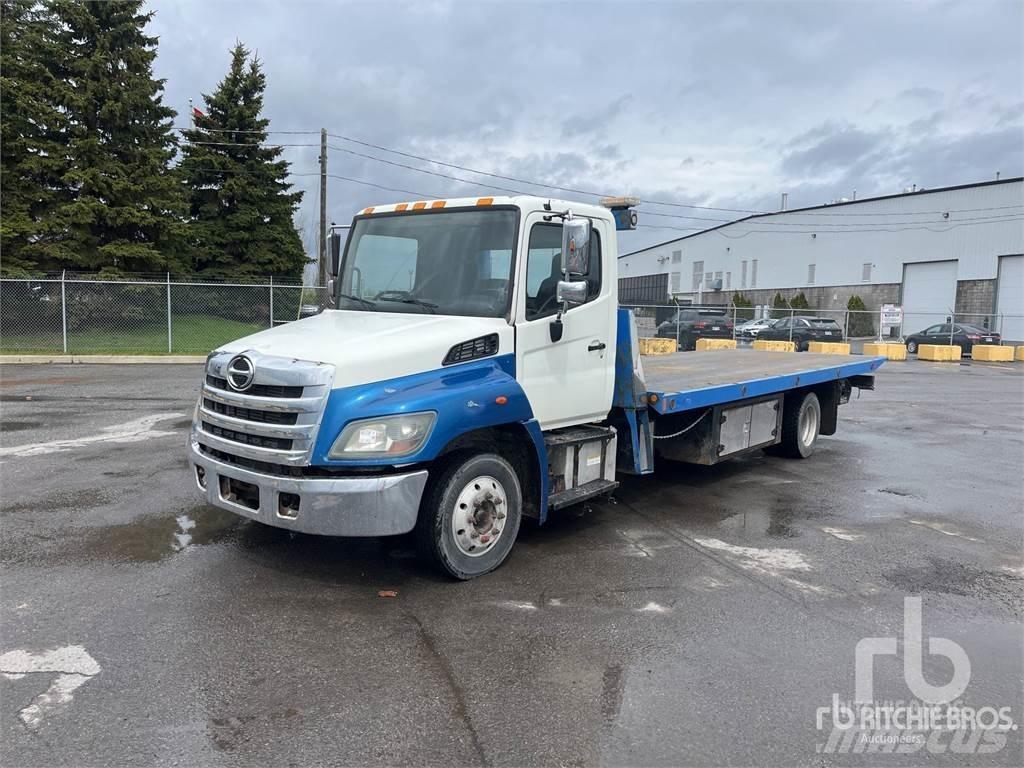 Hino 258 Platós/Csörlős teherautók