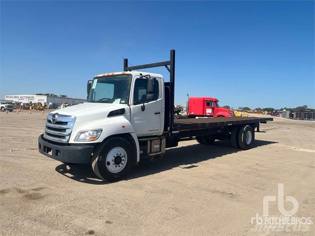 Hino 268 Platós / Ponyvás teherautók