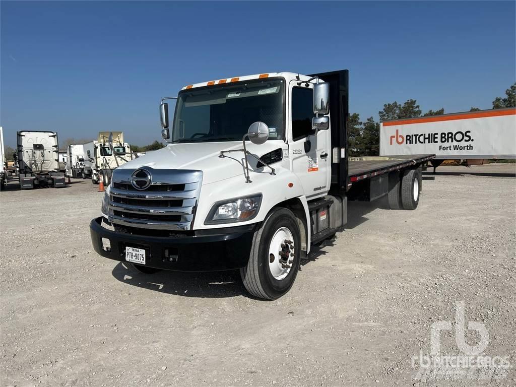 Hino 268 Platós / Ponyvás teherautók