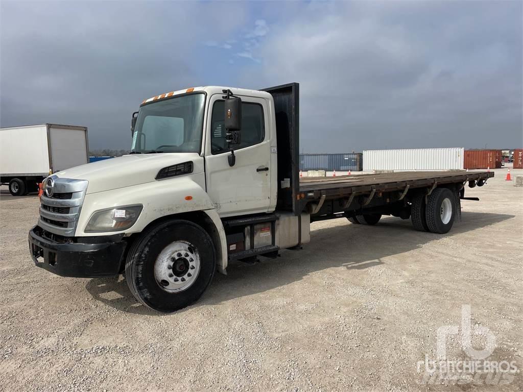 Hino 268 Platós / Ponyvás teherautók