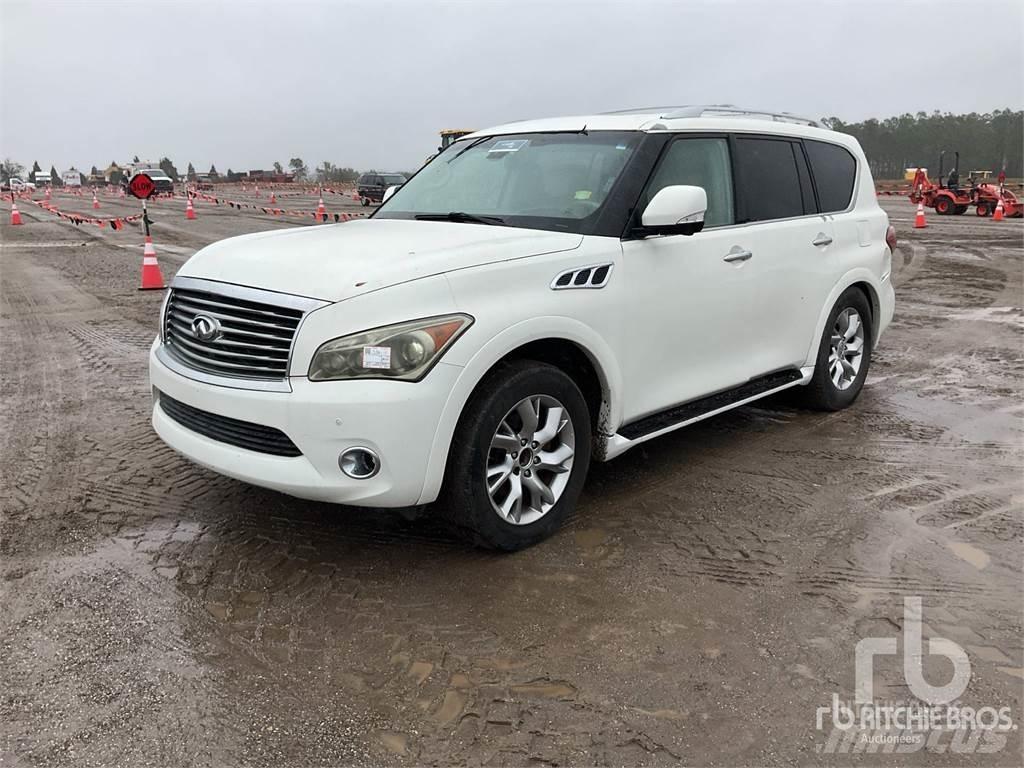 Infiniti QX56 Kis teherszállító/Platós kocsi