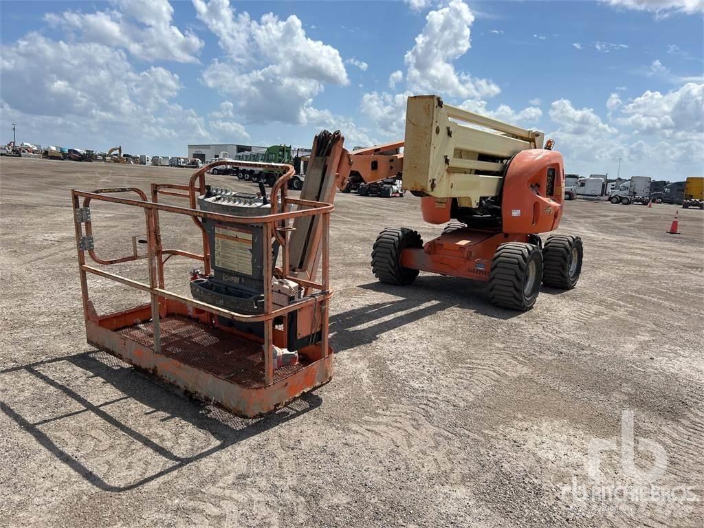 JLG 450AJ Karos emelők