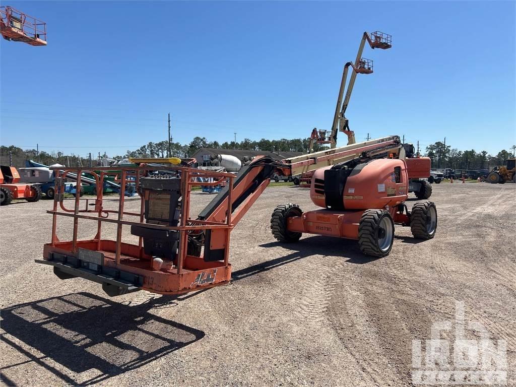 JLG 600AJ Karos emelők