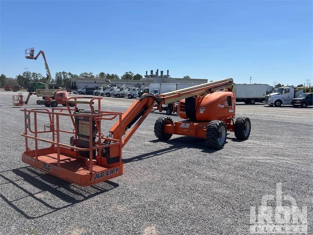 JLG 600AJ Karos emelők