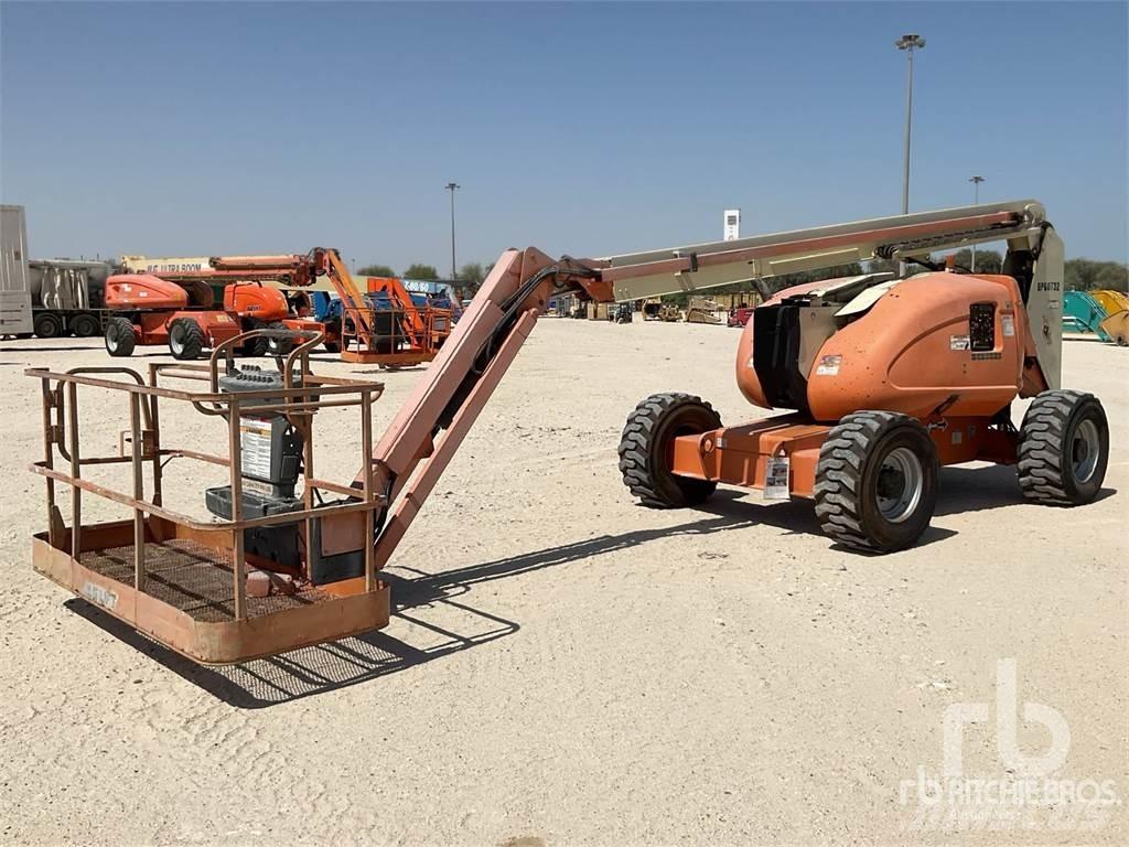 JLG 600AJ Karos emelők