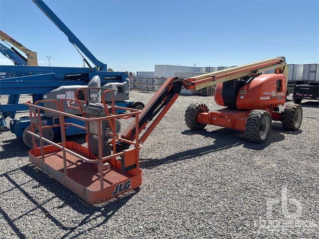 JLG 600AJ Karos emelők