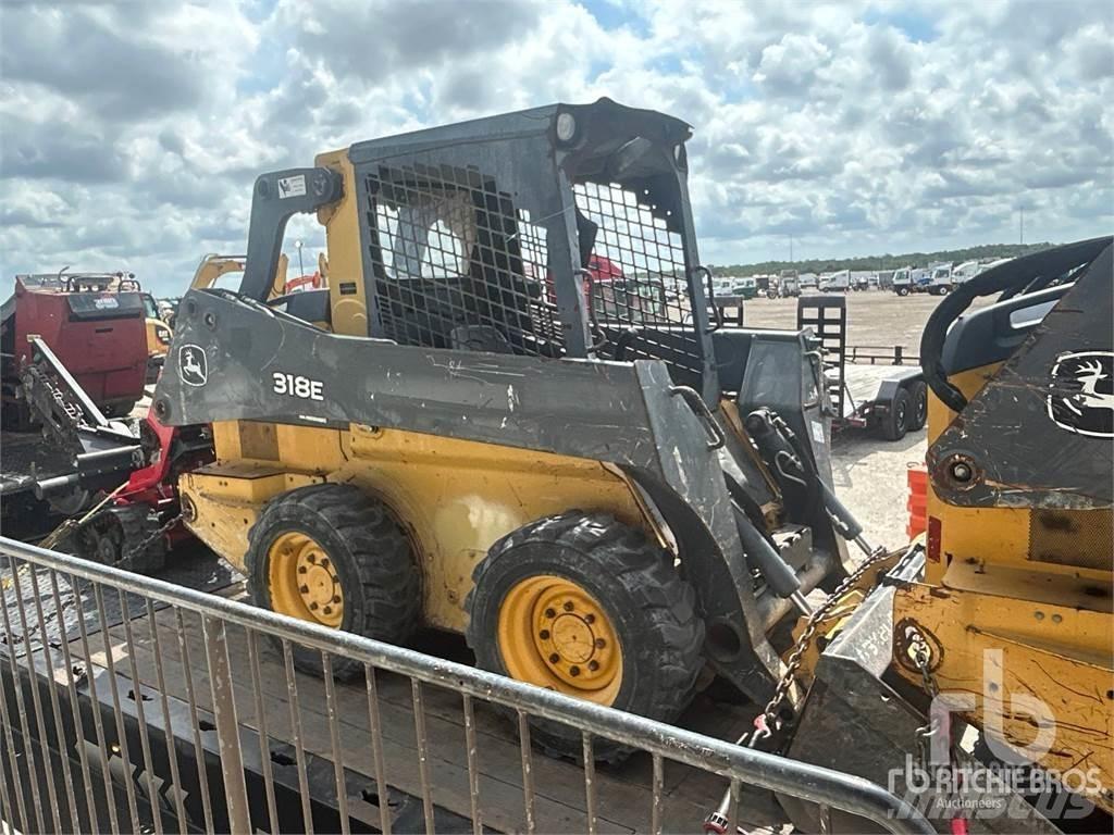 John Deere 318E Kompaktrakodók