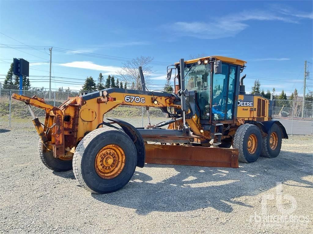 John Deere 670G Gréderek
