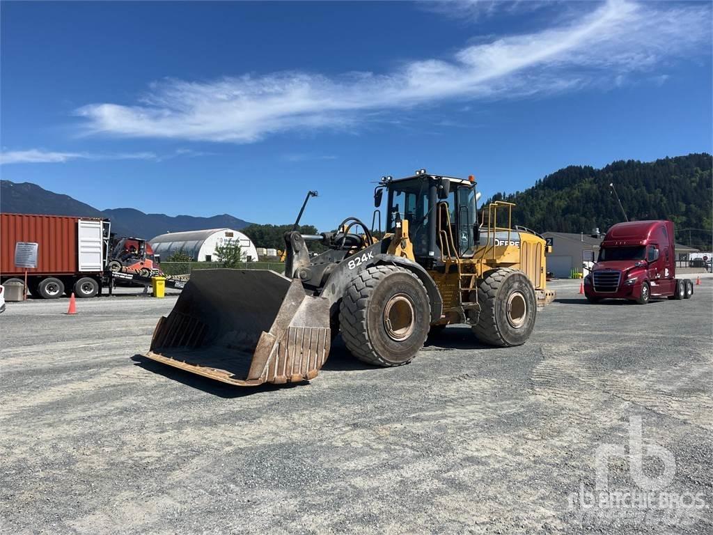 John Deere 824K Gumikerekes homlokrakodók