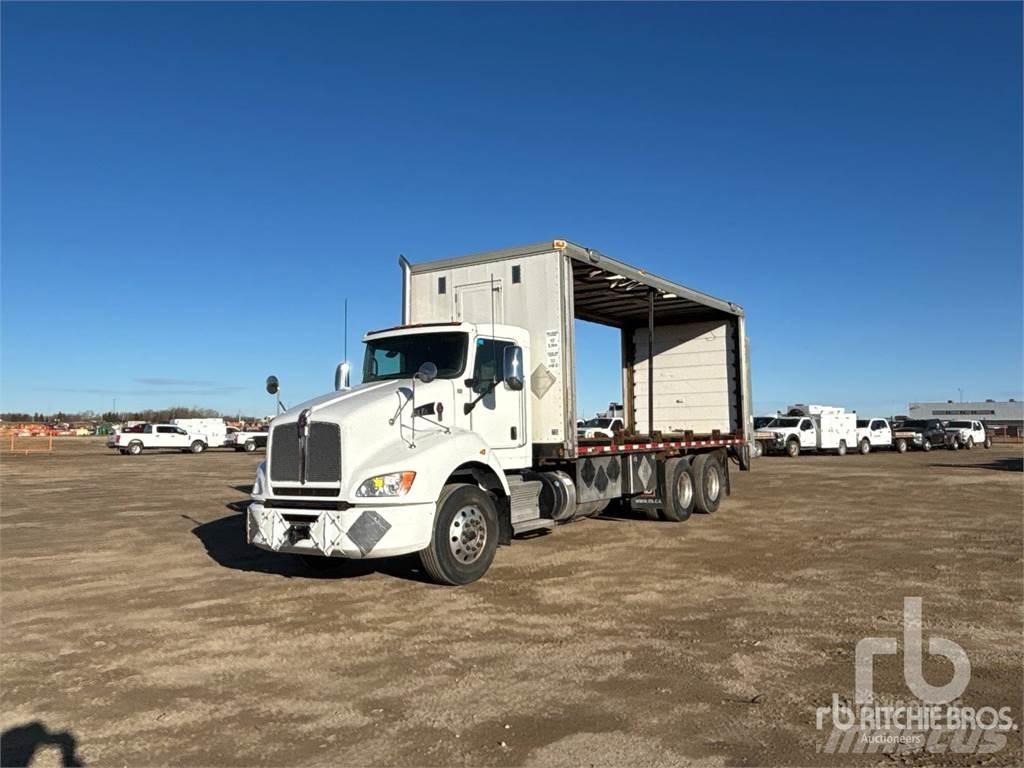 Kenworth T400 Elhúzható ponyvás
