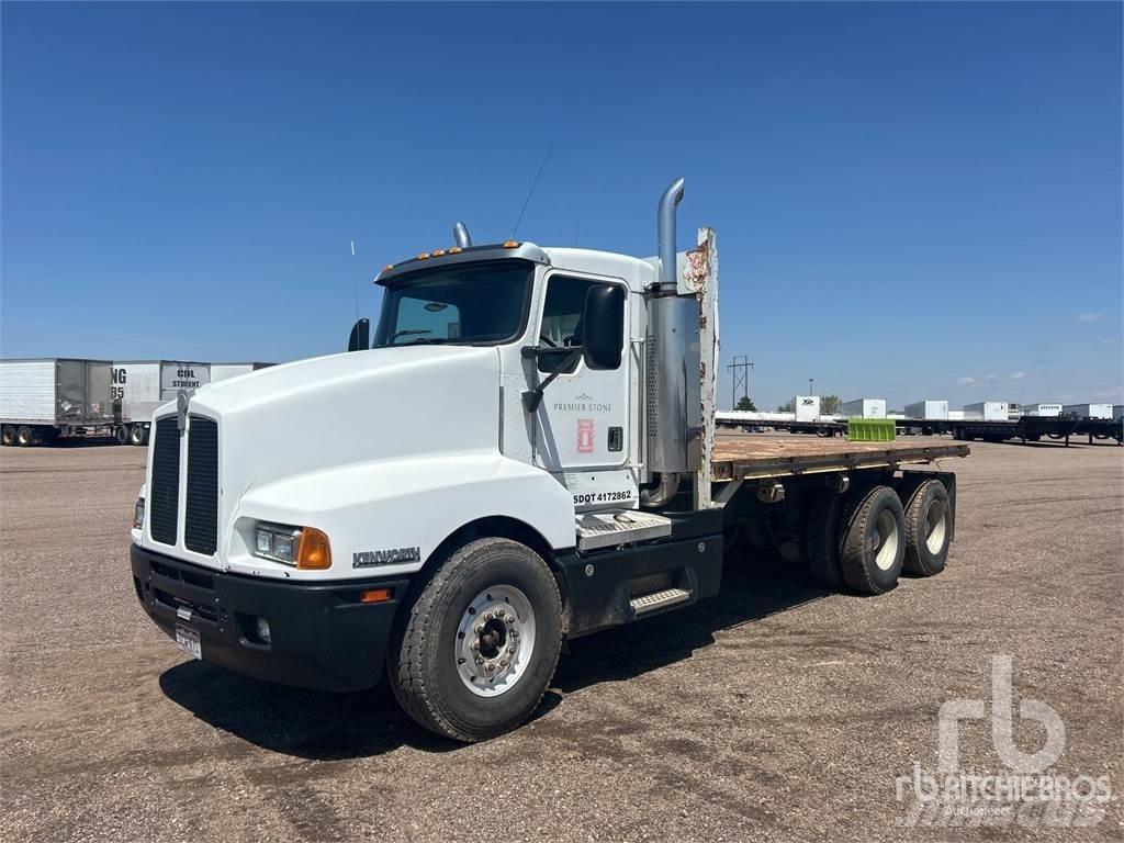 Kenworth T600 Platós / Ponyvás teherautók