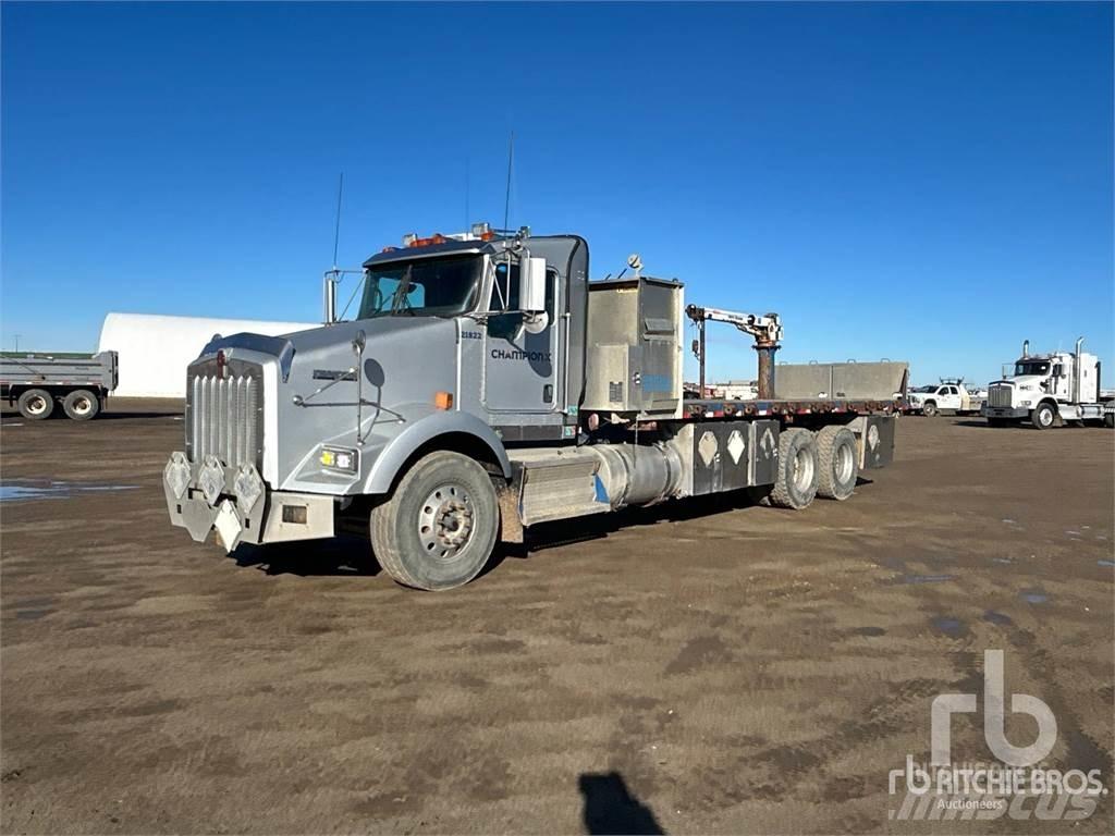 Kenworth T800 Platós / Ponyvás teherautók