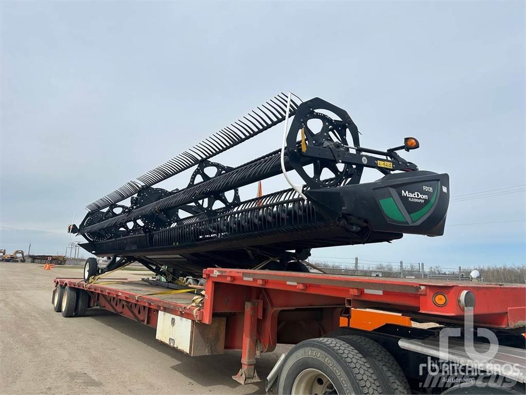 MacDon FD135 Kombájn adapterek